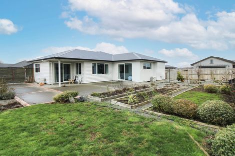 Photo of property in 2 Routhan Way, Carterton, 5713