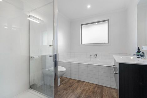 Photo of property in 72 Stratford Drive, Mount Pisa, Cromwell, 9383