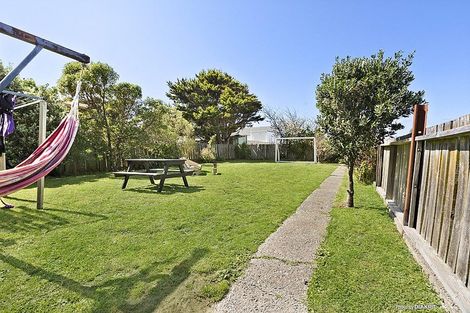Photo of property in 23 Lonsdale Crescent, Rongotai, Wellington, 6022