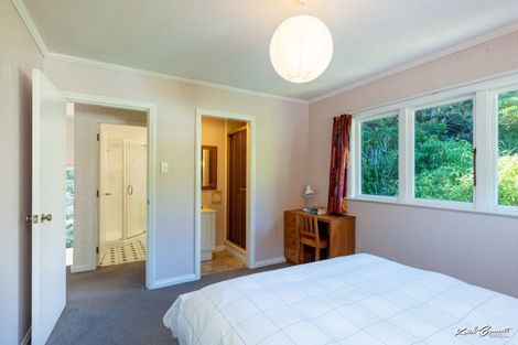 Photo of property in 33 Elmslie Road, Pinehaven, Upper Hutt, 5019