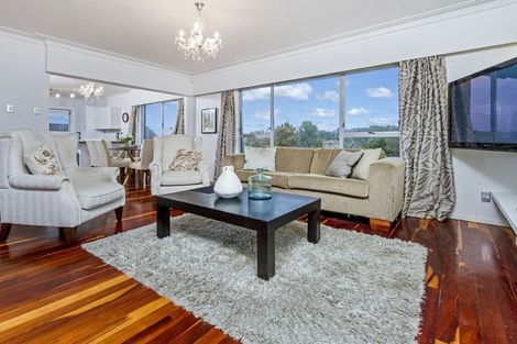 Photo of property in 42 Lynden Avenue, Hillcrest, Auckland, 0627