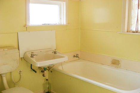 Photo of property in 45 Avenue Road, Foxton, 4814