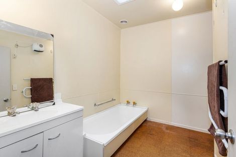 Photo of property in 2/8 Witbrock Crescent, Burnside, Christchurch, 8053