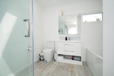 Photo of property in 7a Eagle Place, Red Beach, 0932