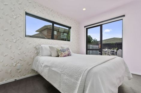 Photo of property in 18 Javelin Place, West Harbour, Auckland, 0618