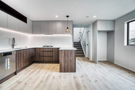 Photo of property in 61a Totaravale Drive, Totara Vale, Auckland, 0629