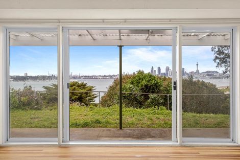 Photo of property in 59 Sylvan Avenue, Northcote, Auckland, 0627