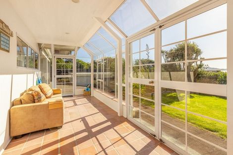 Photo of property in 8 Ara Kuaka, Waikanae Beach, Waikanae, 5036