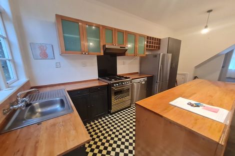 Photo of property in 10 Porritt Avenue, Mount Victoria, Wellington, 6011