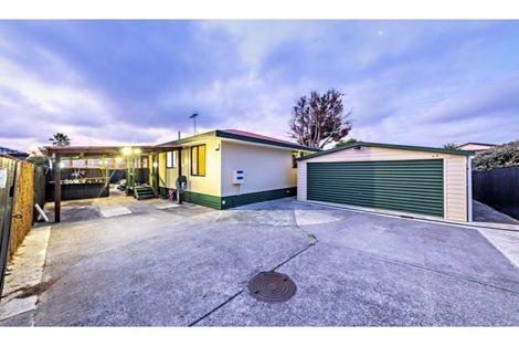 Photo of property in 18 Horlicks Place, Randwick Park, Auckland, 2105