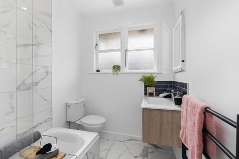 Photo of property in 214 Cambridge Terrace, Naenae, Lower Hutt, 5011