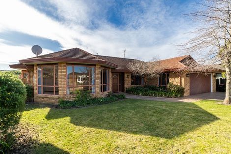 Photo of property in 16 Knightsbridge Place, Taradale, Napier, 4112