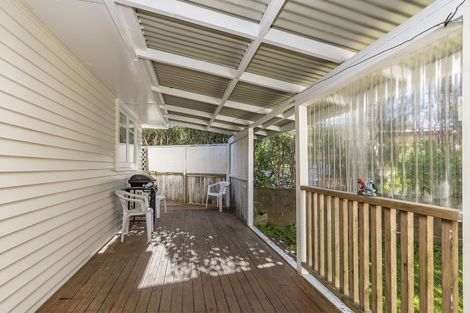 Photo of property in 2 Kenmore Street, Newlands, Wellington, 6037