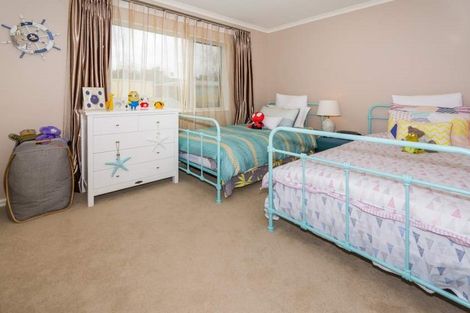 Photo of property in 29a Peach Road, Glenfield, Auckland, 0629