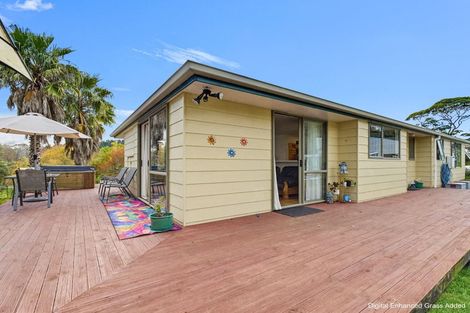 Photo of property in 2257 South Head Road, South Head, Helensville, 0874