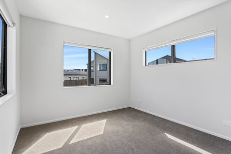 Photo of property in 31 Parkmore Drive, Rosehill, Papakura, 2113