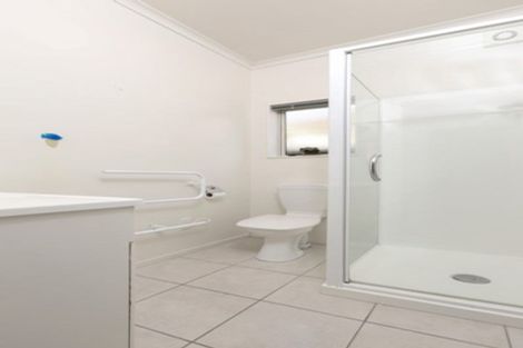 Photo of property in 6 Brashier Circle, Sunnyvale, Auckland, 0612