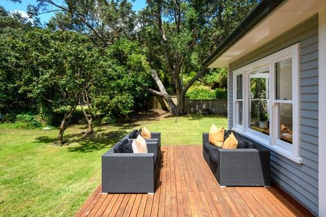 Photo of property in 379 Motutara Road, Muriwai, Waimauku, 0881