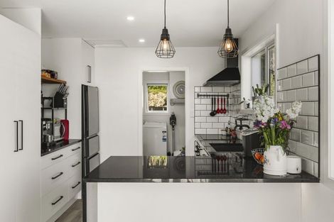 Photo of property in 10 Linwood Way, Island Bay, Wellington, 6023