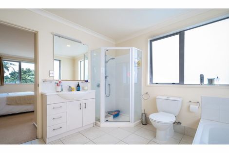 Photo of property in 11l Clearwater Cove, West Harbour, Auckland, 0618