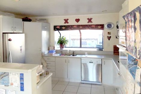 Photo of property in 11 Bob Charles Drive, Golflands, Auckland, 2013