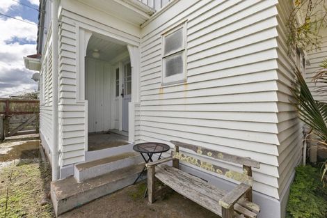 Photo of property in 17 Robert Street, Marton, 4710