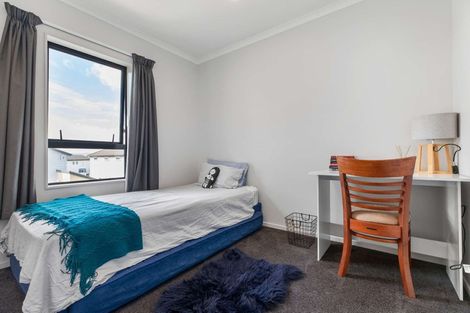 Photo of property in 6 Awhenga Place, Weymouth, Auckland, 2103