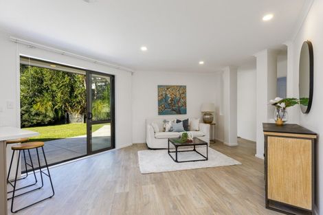 Photo of property in 33 Admirals Court Drive, Greenhithe, Auckland, 0632