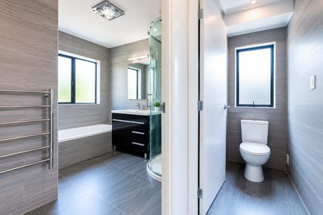 Photo of property in 12 Van Dyke Place, West Harbour, Auckland, 0618