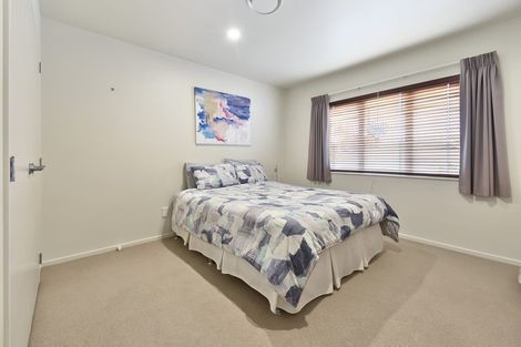Photo of property in 256 Hill Road, The Gardens, Auckland, 2105