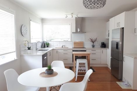 Photo of property in 15 Lowtherhurst Road, Massey, Auckland, 0614