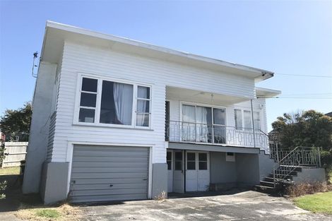 Photo of property in 2 Binsted Road, New Lynn, Auckland, 0600