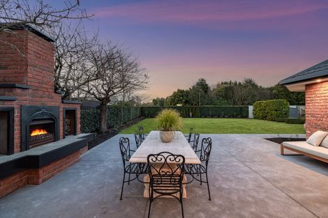 Photo of property in 32 Hussey Road, Harewood, Christchurch, 8051