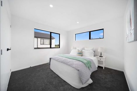 Photo of property in 9 Korowhiti Road, Clarks Beach, 2122
