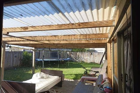 Photo of property in 12 Gunner Drive, Te Atatu Peninsula, Auckland, 0610