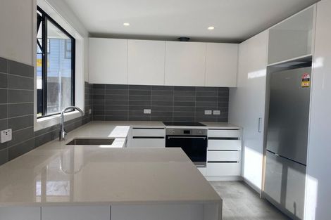 Photo of property in 30b Collins Avenue, Tawa, Wellington, 5028