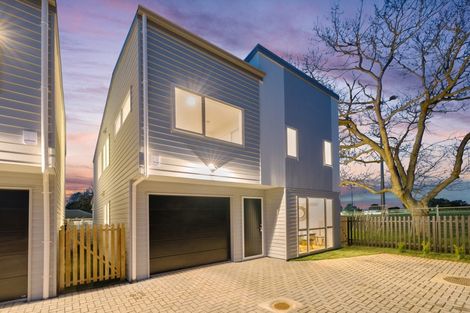 Photo of property in 80e Matipo Road, Te Atatu Peninsula, Auckland, 0610