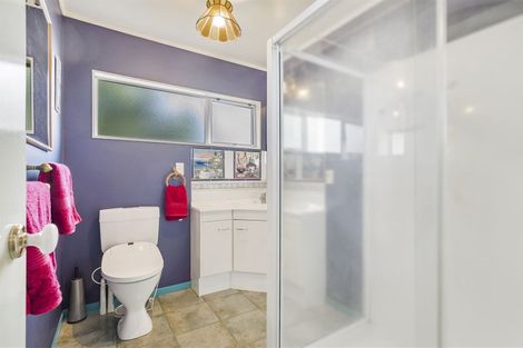 Photo of property in 22 Santiago Crescent, Unsworth Heights, Auckland, 0632