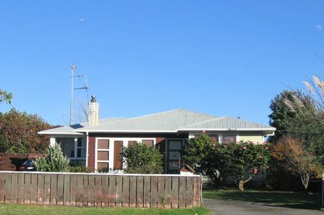 Photo of property in 32 Mazengarb Road, Paraparaumu Beach, Paraparaumu, 5032