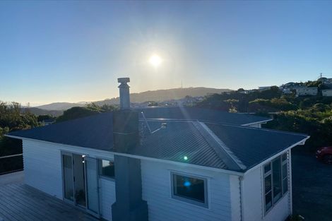 Photo of property in 86 Ruskin Road, Newlands, Wellington, 6037