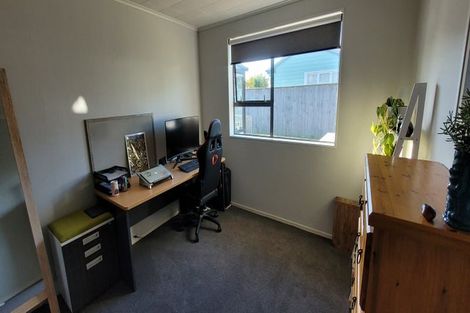 Photo of property in 2 Goldie Place, Waikanae Beach, Waikanae, 5036