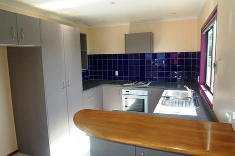 Photo of property in 11 Bennett Grove, Newlands, Wellington, 6037