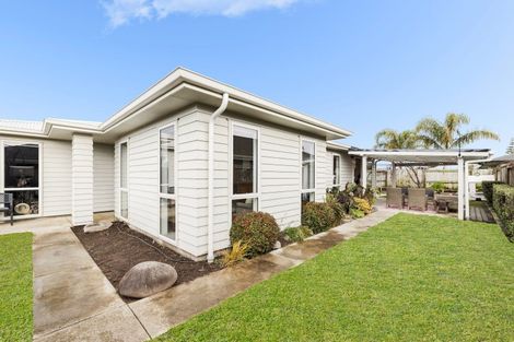 Photo of property in 2 Raiha Street, Papamoa Beach, Papamoa, 3118