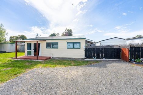 Photo of property in 6 Mavis Avenue, Waikawa Beach, Levin, 5573