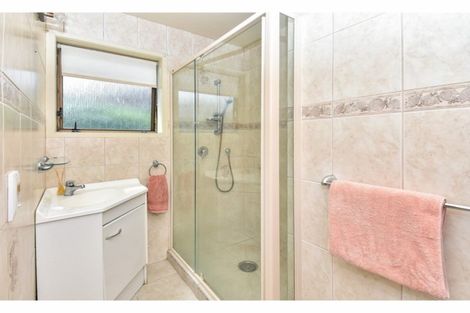 Photo of property in 13a Lawson Way, Weymouth, Auckland, 2103