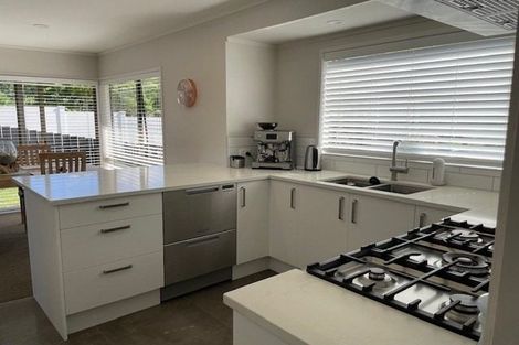 Photo of property in 7 Donzella Place, Conifer Grove, Takanini, 2112