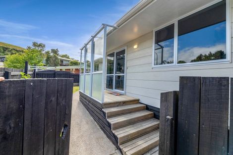 Photo of property in 6a Shaldon Crescent, Blagdon, New Plymouth, 4310