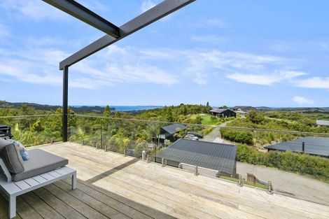 Photo of property in 246 Hillcrest Road, Wainui, 0931