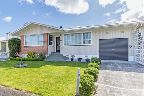 Photo of property in 47 Karaka Crescent, Levin, 5510