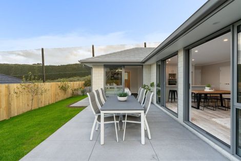 Photo of property in 18 Sam Heywood Place, Pyes Pa, Tauranga, 3112